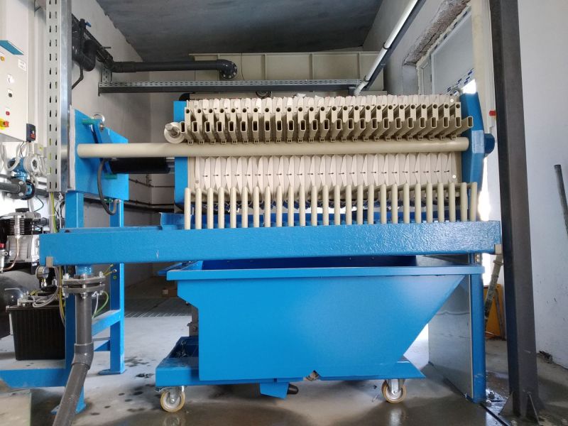 Filtru presa K470/25, electro hidraulic, cu container namol